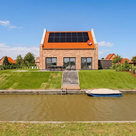 Kuesten Hildes Huuske - Direkte Wasserlage, Aussensauna, Terrasse, 117qm, Neubaugebiet Holiday home
