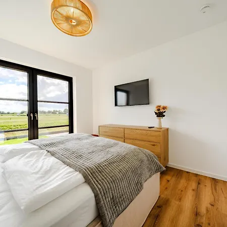 Holiday home Kuesten Hildes Huuske - Direkte Wasserlage, Aussensauna, Terrasse, 117qm, Neubaugebiet *