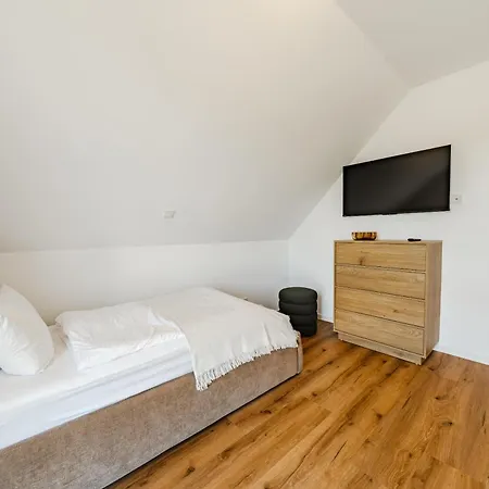 Holiday home Kuesten Hildes Huuske - Direkte Wasserlage, Aussensauna, Terrasse, 117qm, Neubaugebiet
